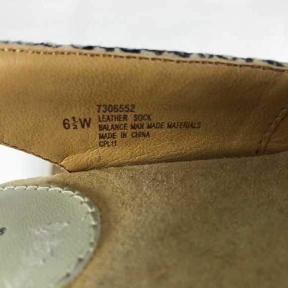 Sofftspots Women’s Black Tan Snakeskin Block Heel Sandals Size 6.5W - Picture 2 of 8